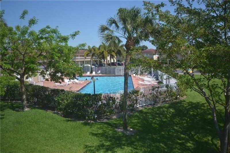 Image 31 of 36 For 930 Twin Lakes Dr  8-p