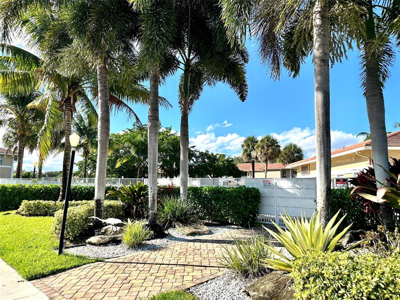Image 34 of 36 For 930 Twin Lakes Dr  8-p