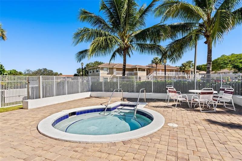 Image 7 of 36 For 930 Twin Lakes Dr  8-p