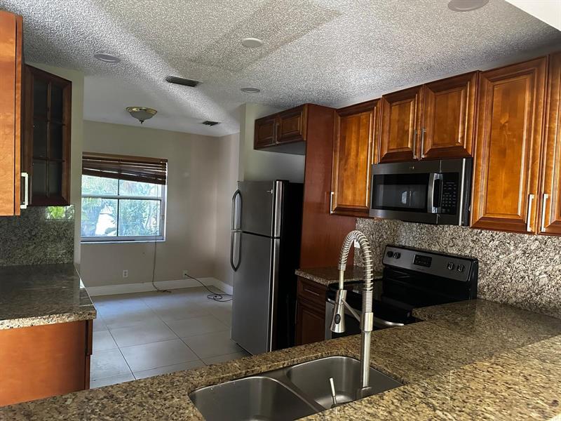 Image 5 of 5 For 8438 40 Court