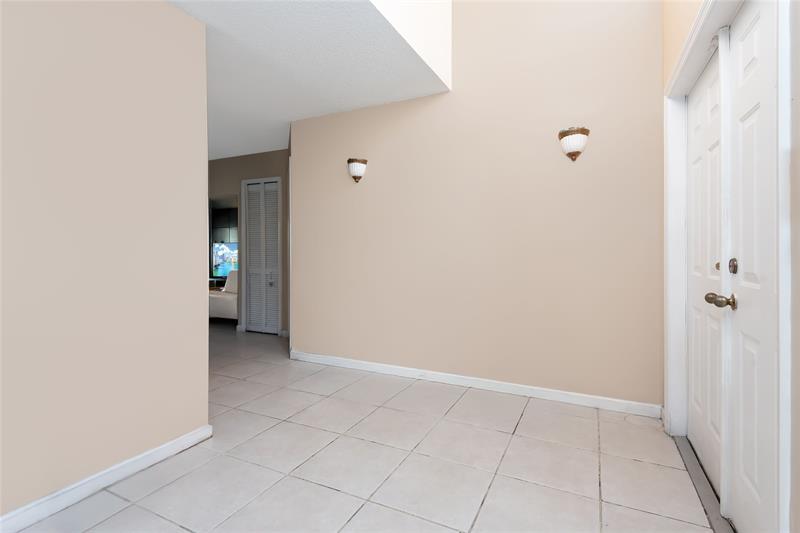Image 10 of 21 For 14015 Forest Oak Cir  14015