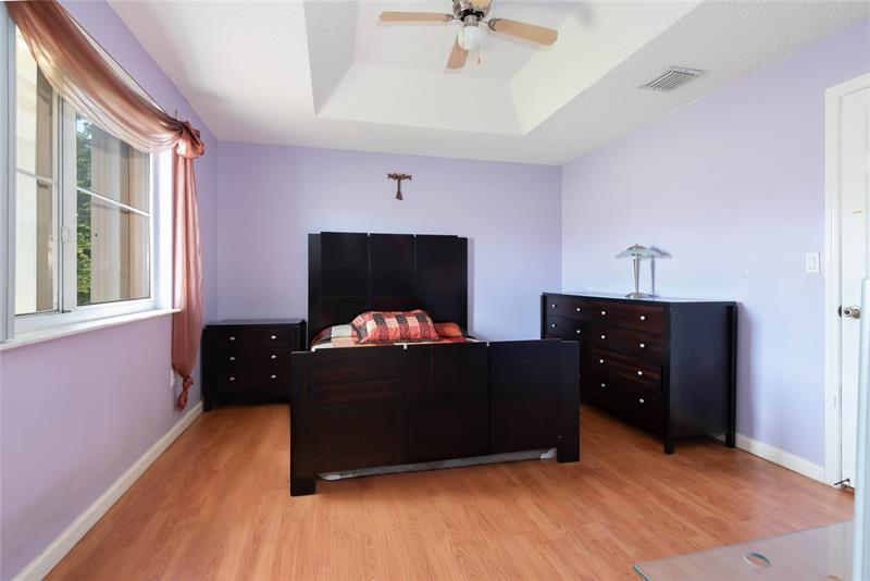 Image 14 of 21 For 14015 Forest Oak Cir  14015