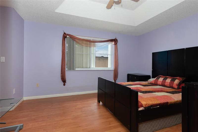 Image 15 of 21 For 14015 Forest Oak Cir  14015