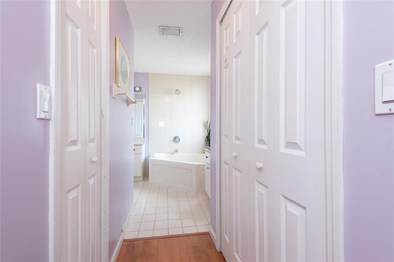 Image 17 of 21 For 14015 Forest Oak Cir  14015