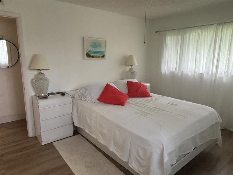 Image 4 of 6 For 10727 Clairmont Circle  211