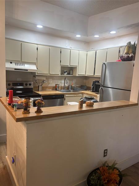 Image 6 of 6 For 10727 Clairmont Circle  211