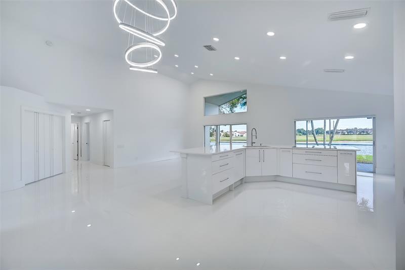 Image 12 of 37 For 6014 Golf Villas Dr