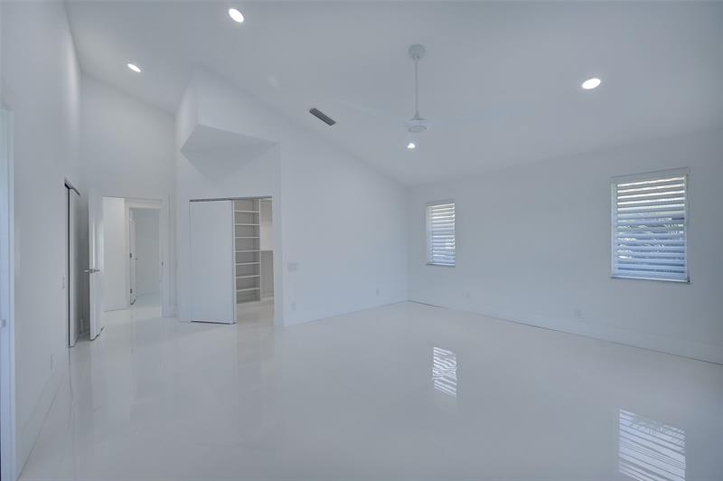 Image 19 of 37 For 6014 Golf Villas Dr