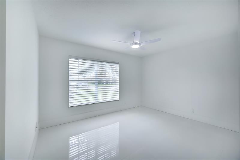 Image 23 of 37 For 6014 Golf Villas Dr