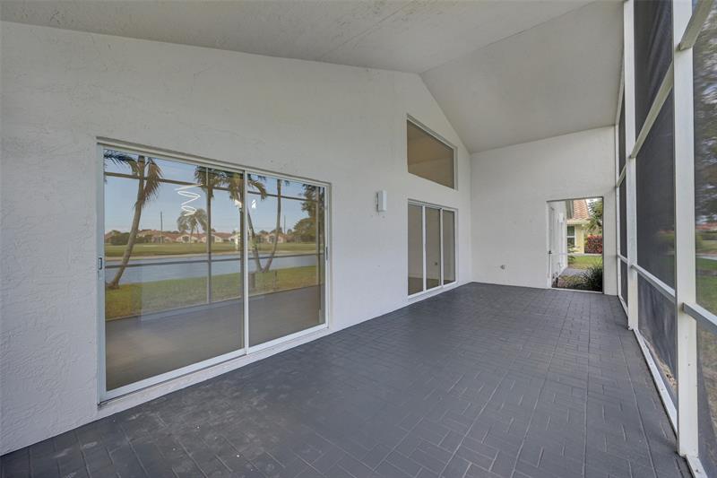 Image 30 of 37 For 6014 Golf Villas Dr