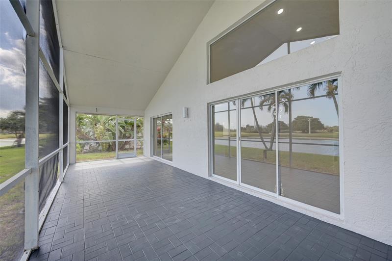 Image 31 of 37 For 6014 Golf Villas Dr