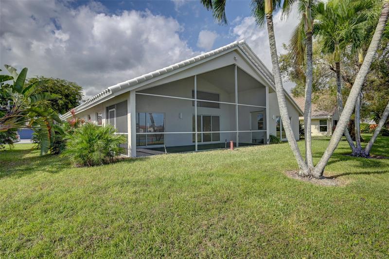 Image 33 of 37 For 6014 Golf Villas Dr