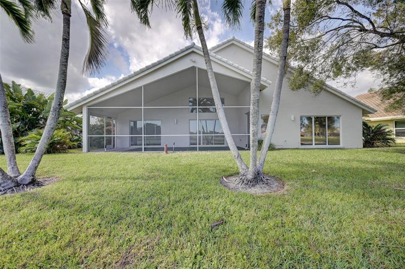 Image 34 of 37 For 6014 Golf Villas Dr