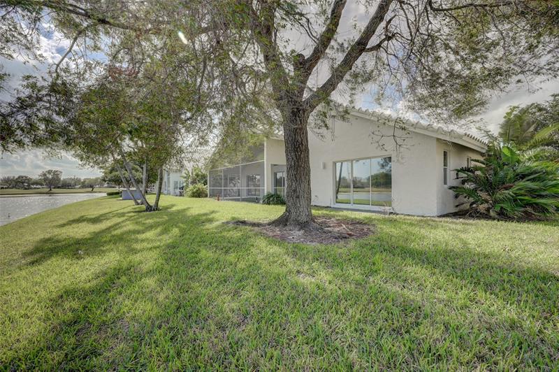 Image 35 of 37 For 6014 Golf Villas Dr