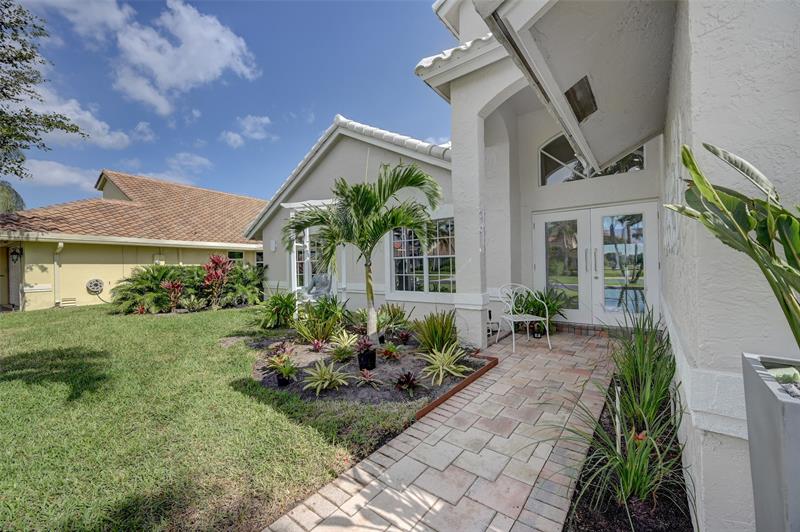 Image 4 of 37 For 6014 Golf Villas Dr
