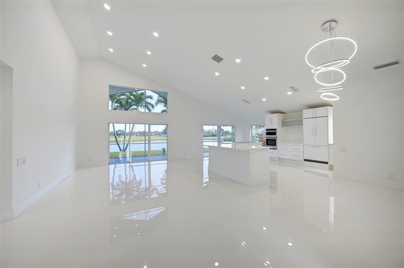 Image 6 of 37 For 6014 Golf Villas Dr
