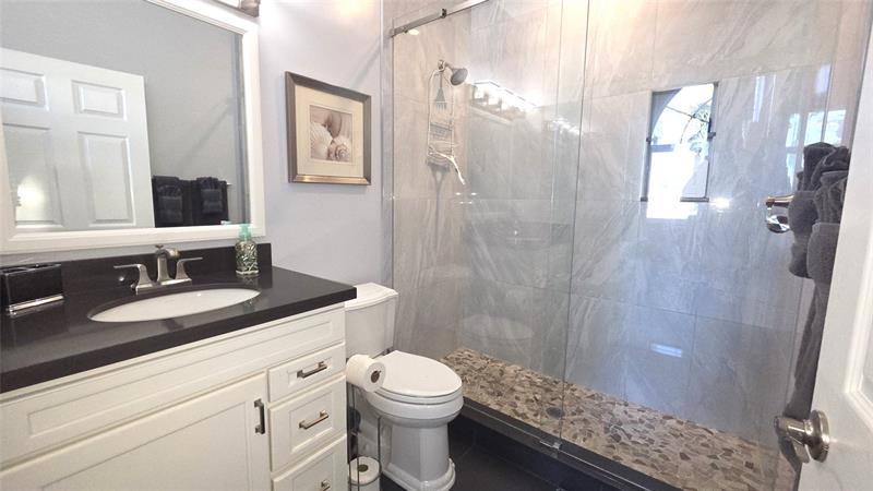 Image 18 of 22 For 504 Palm Aire Dr  504