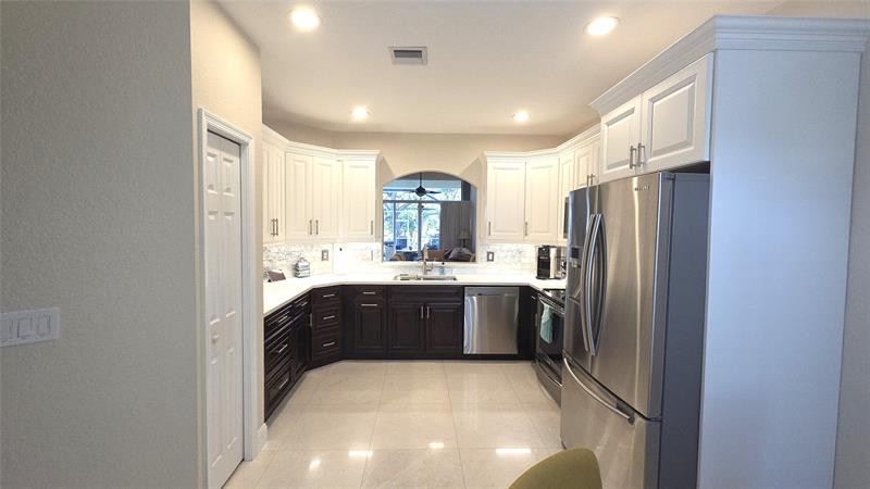 Image 5 of 22 For 504 Palm Aire Dr  504