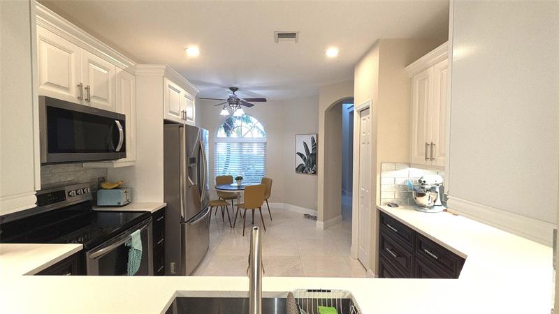 Image 7 of 22 For 504 Palm Aire Dr  504