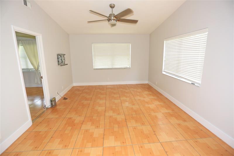 Image 11 of 37 For 6616 Parkway Dr  6616