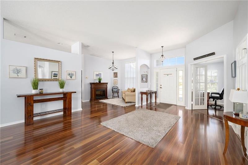 Image 11 of 36 For 935 Southlakes Way