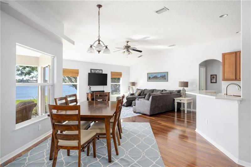 Image 13 of 36 For 935 Southlakes Way