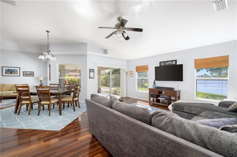 Image 14 of 36 For 935 Southlakes Way