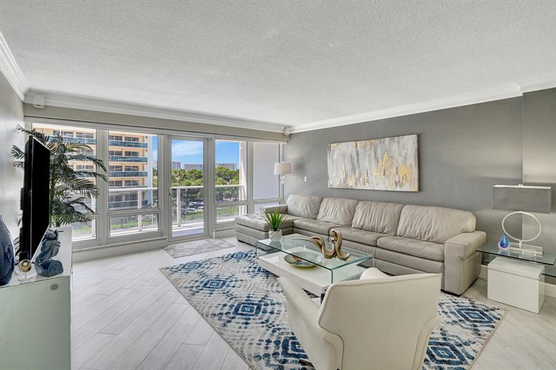 Image 11 of 43 For 4100 Galt Ocean Dr  305