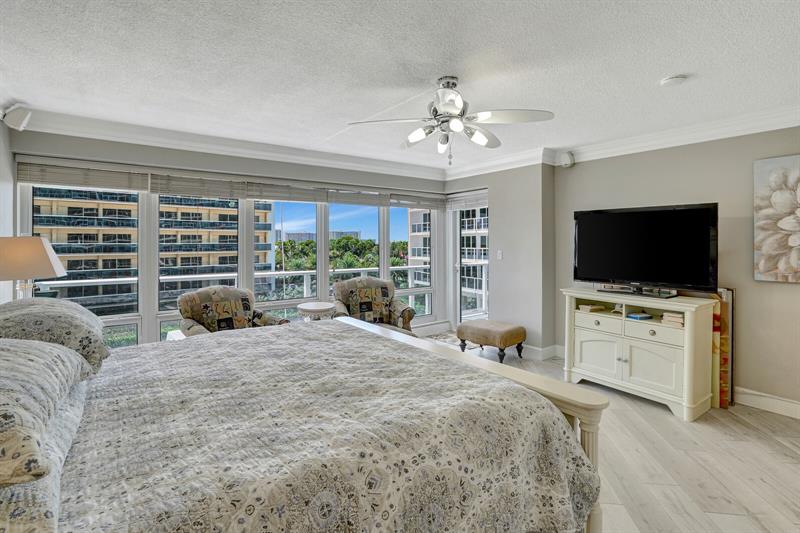 Image 15 of 43 For 4100 Galt Ocean Dr  305