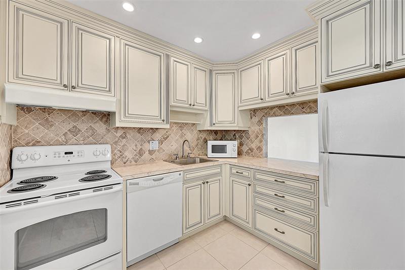 Details for 23 Abbey Ln  202, Delray Beach, FL 33446