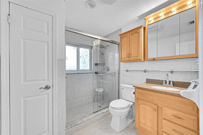 Image 17 of 47 For 281 18th Ct  