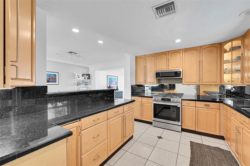 Image 4 of 47 For 281 18th Ct  