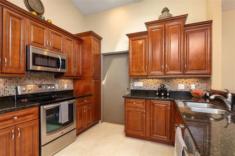 Image 12 of 27 For 21011 Windemere Ln