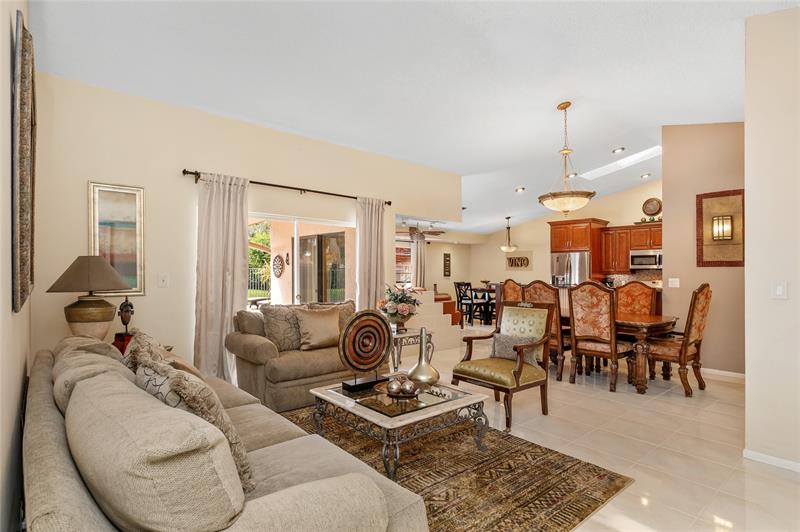 Image 4 of 27 For 21011 Windemere Ln