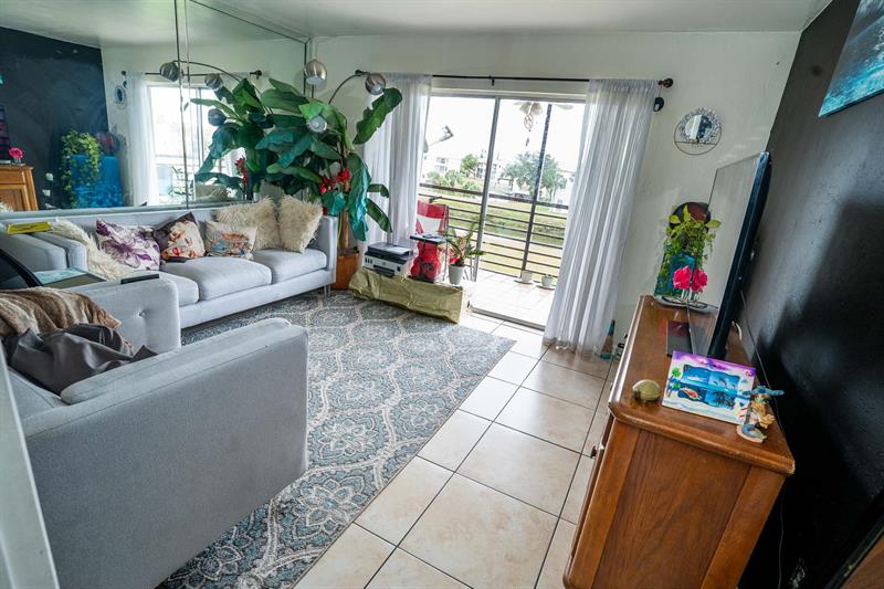 Image 14 of 25 For 3110 Pine Island Rd  304