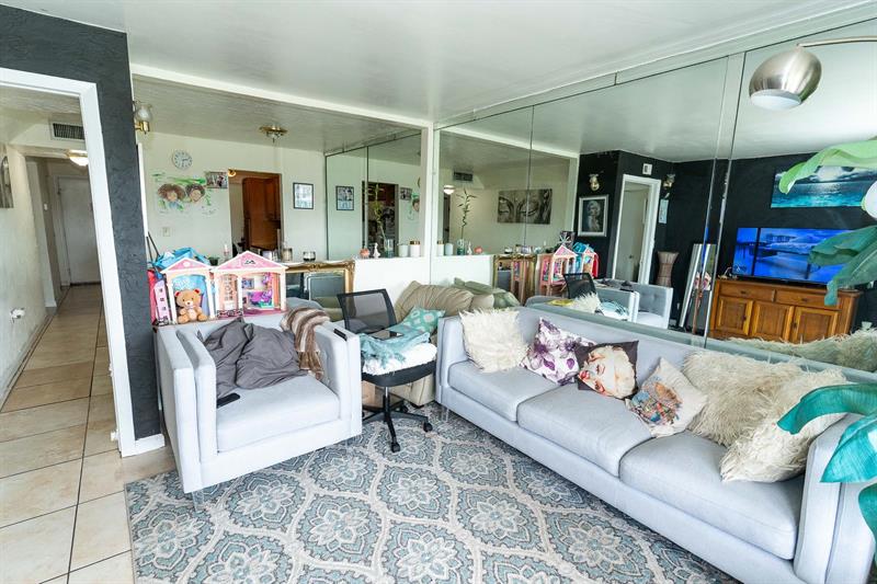 Image 15 of 25 For 3110 Pine Island Rd  304