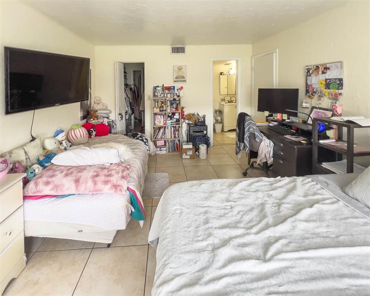 Image 17 of 25 For 3110 Pine Island Rd  304