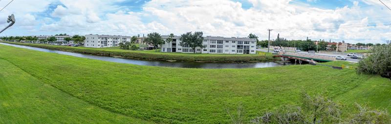 Image 24 of 25 For 3110 Pine Island Rd  304