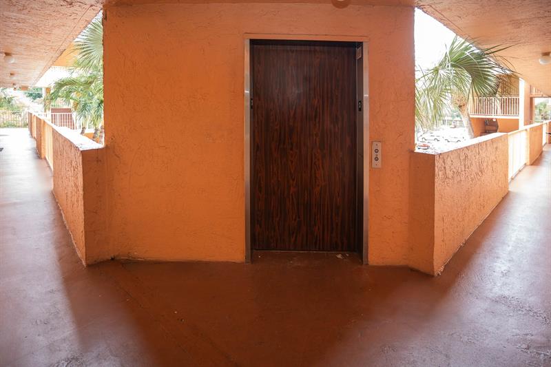 Image 7 of 25 For 3110 Pine Island Rd  304