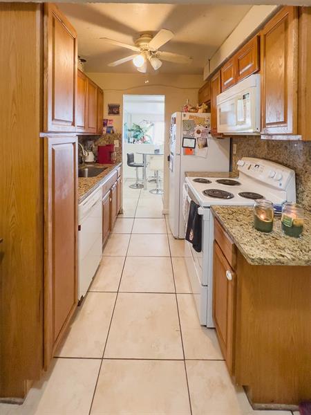 Image 9 of 25 For 3110 Pine Island Rd  304