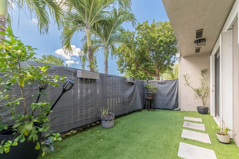 Image 15 of 18 For 518 Woodgate Cir  E