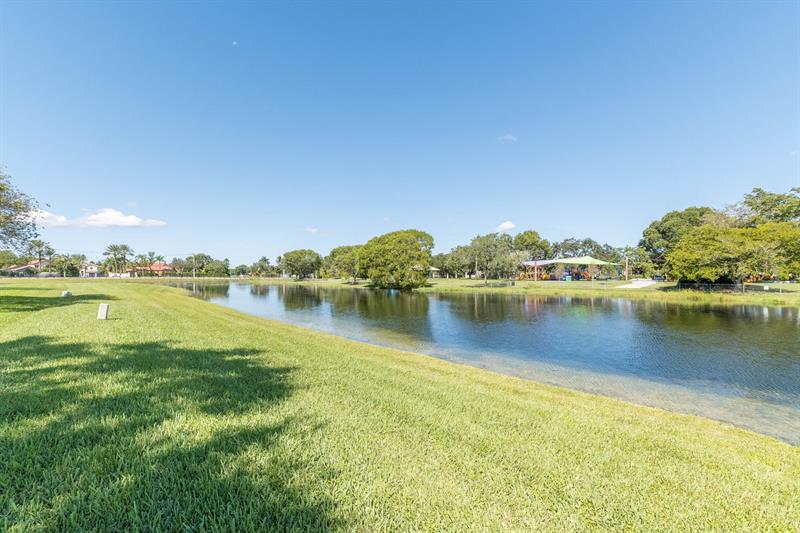 Image 18 of 18 For 518 Woodgate Cir  E