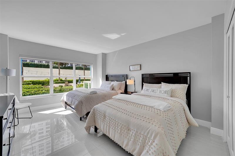 Image 14 of 40 For 3550 Galt Ocean Dr  102