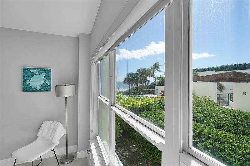 Image 16 of 40 For 3550 Galt Ocean Dr  102