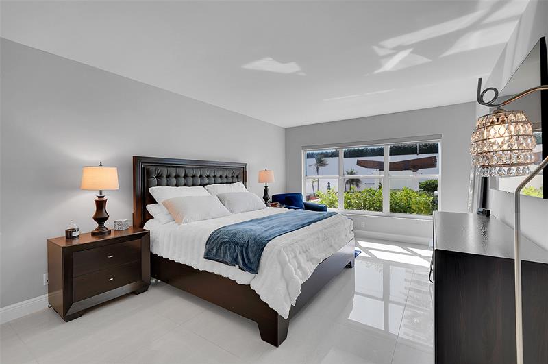 Image 17 of 40 For 3550 Galt Ocean Dr  102