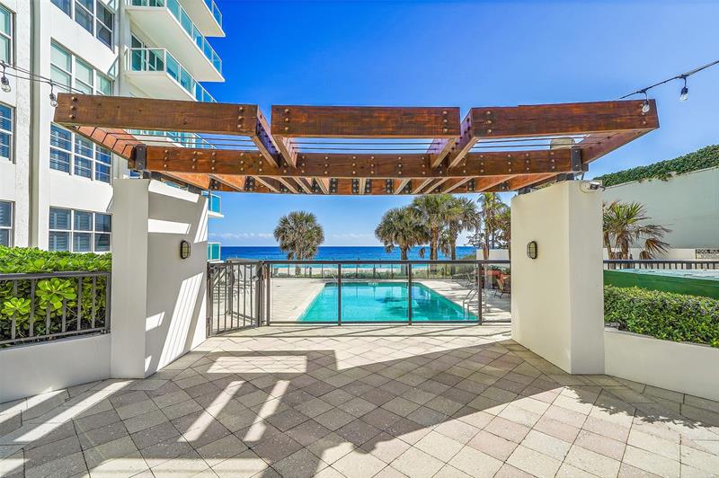 Image 33 of 40 For 3550 Galt Ocean Dr  102
