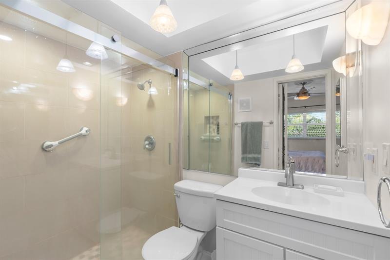 Image 17 of 21 For 100 6th Ave  304