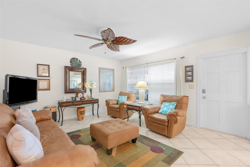 Image 8 of 21 For 100 6th Ave  304