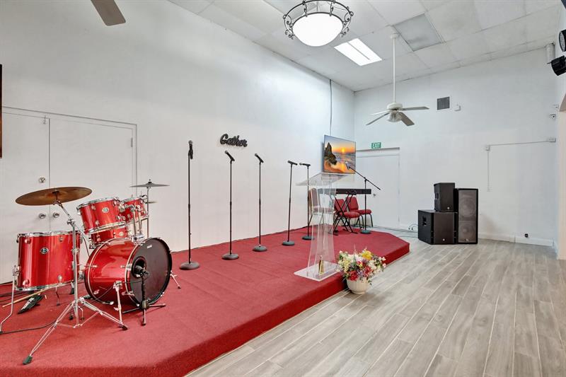 Image 31 of 76 For 4505 103rd Ave