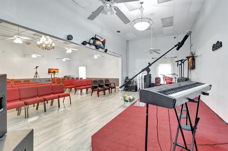 Image 33 of 76 For 4505 103rd Ave